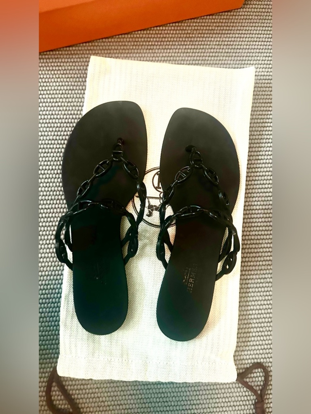 Hermes Black Rubber Chain-Detail Thong Sandals - ONLY WORN 1x. - Size 8 - Picture 4 of 6